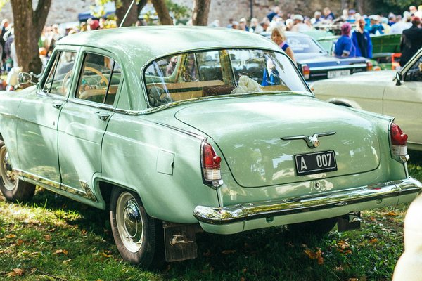 Transform your style: the definitive guide to stunning synthetic wig looks for an evening in london!